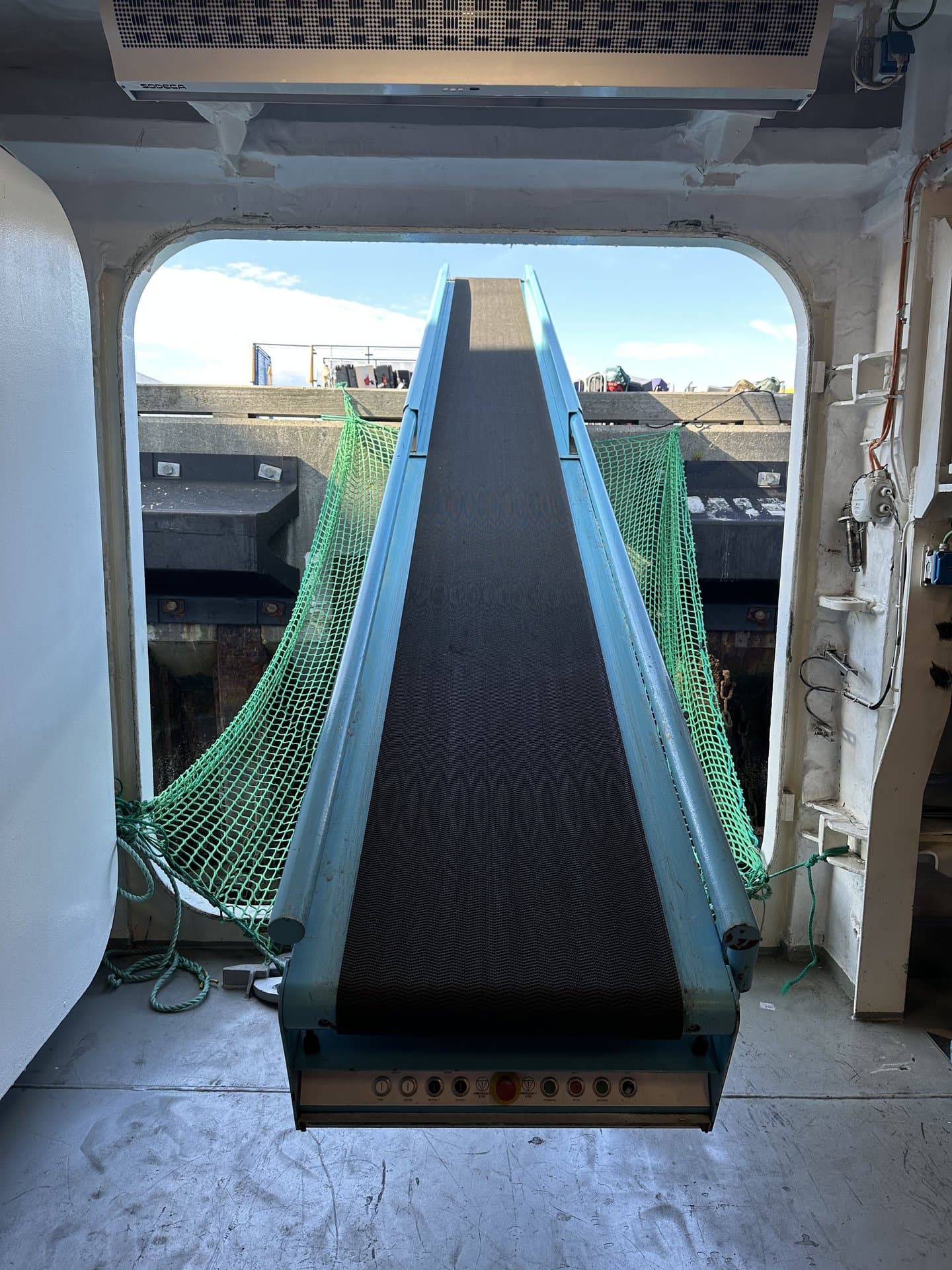 Conveyor belt in operation